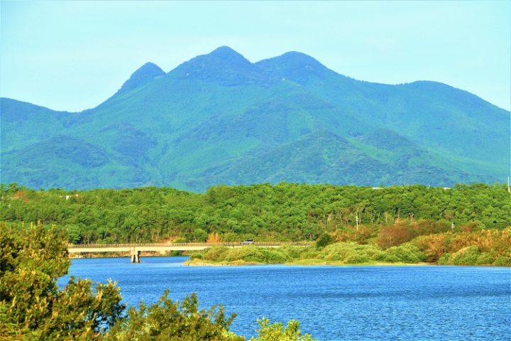 万之瀬川と金峰山